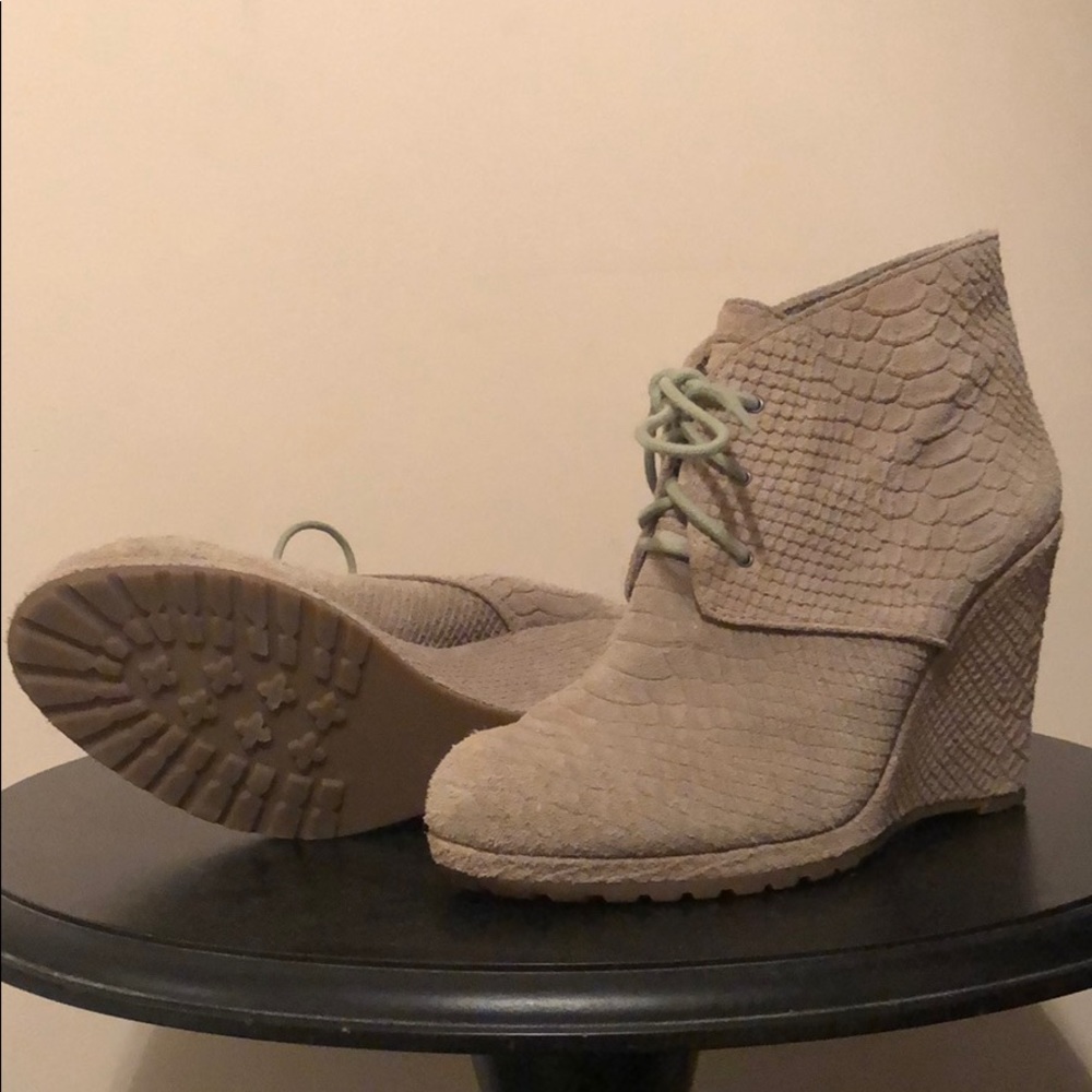 *Like New* Wedge Booties